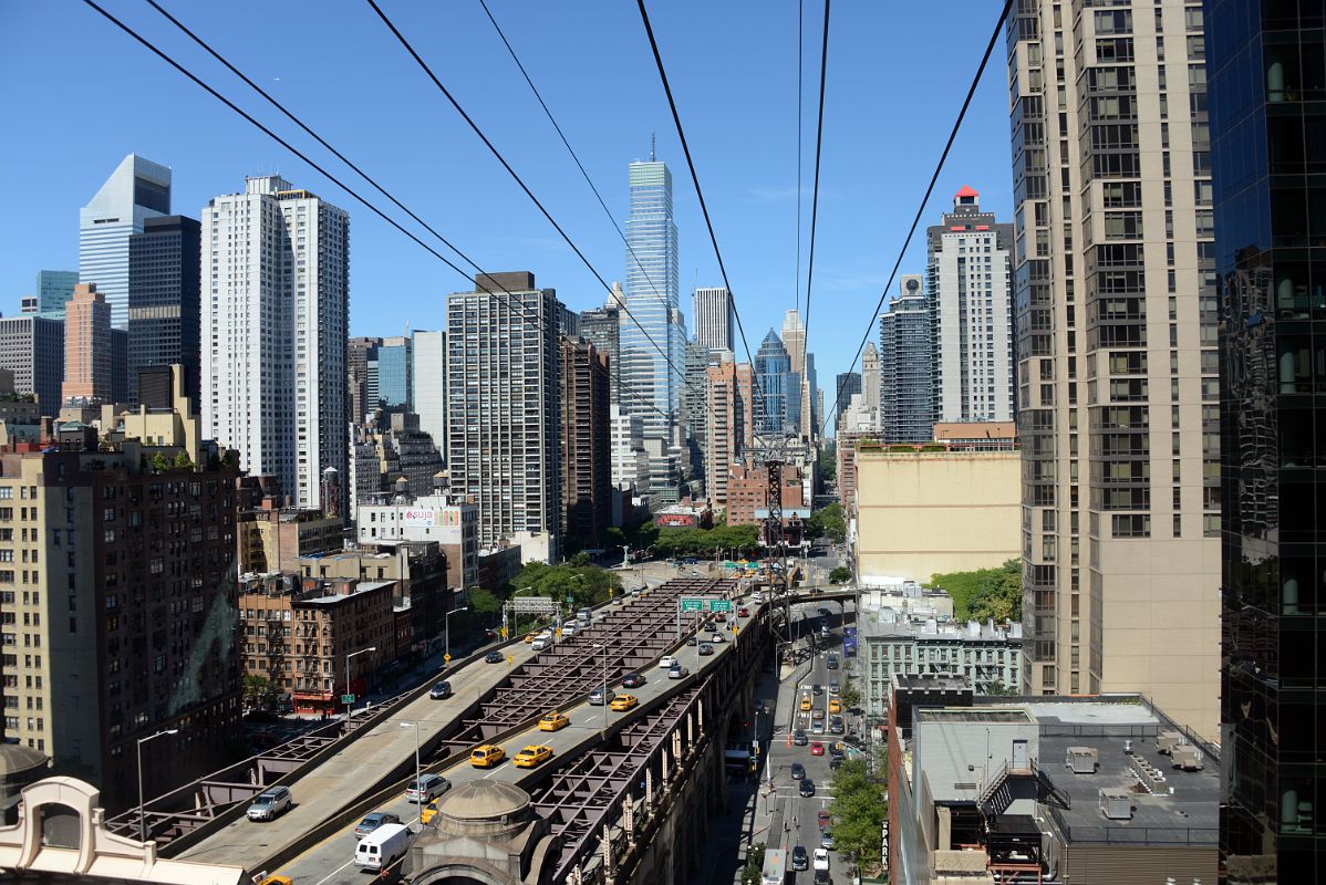 07 New York City Roosevelt Island Tramway Looking Back At Citicorp Center, One Beacon Court, 750 Lexington Avenue, The Savoy at 200 East 61 St and Evans View With The Red Roof at 303 East 60